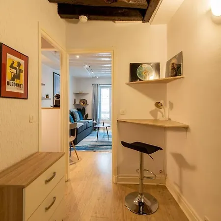 Beautiful On The Prestigious Street Saint-honore - Near Louvre, Amazing Location! *