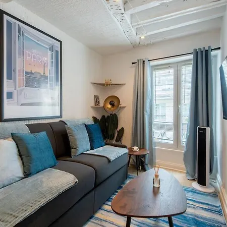 Beautiful On The Prestigious Street Saint-honore - Near Louvre, Amazing Location! * Paryż