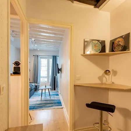 Beautiful On The Prestigious Street Saint-honore - Near Louvre, Amazing Location!