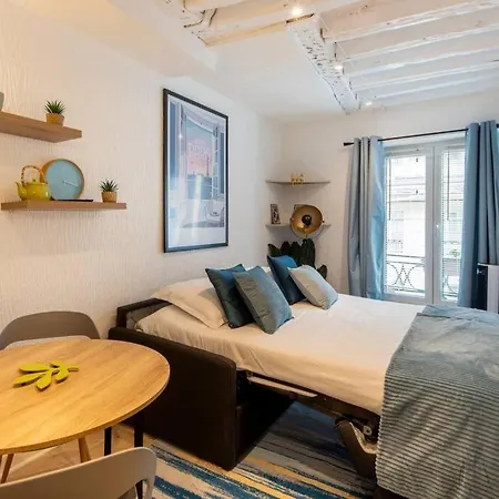 Beautiful On The Prestigious Street Saint-honore - Near Louvre, Amazing Location! Apartament Paryż