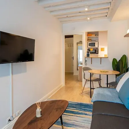 Beautiful On The Prestigious Street Saint-honore - Near Louvre, Amazing Location! *