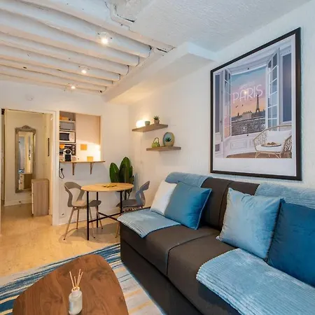 Beautiful On The Prestigious Street Saint-honore - Near Louvre, Amazing Location! * Paryż