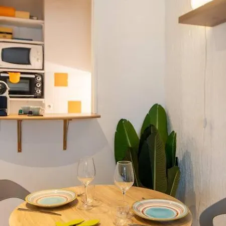 Beautiful On The Prestigious Street Saint-honore - Near Louvre, Amazing Location! Paryż