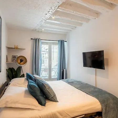 Beautiful On The Prestigious Street Saint-honore - Near Louvre, Amazing Location! *