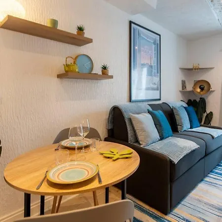 Beautiful On The Prestigious Street Saint-honore - Near Louvre, Amazing Location! Apartament Paryż