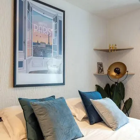 Beautiful On The Prestigious Street Saint-honore - Near Louvre, Amazing Location! *